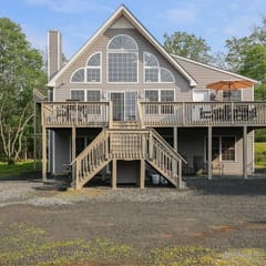 Ultimate Lakehouse, Walk To Beach, Pool, Sleeps 20