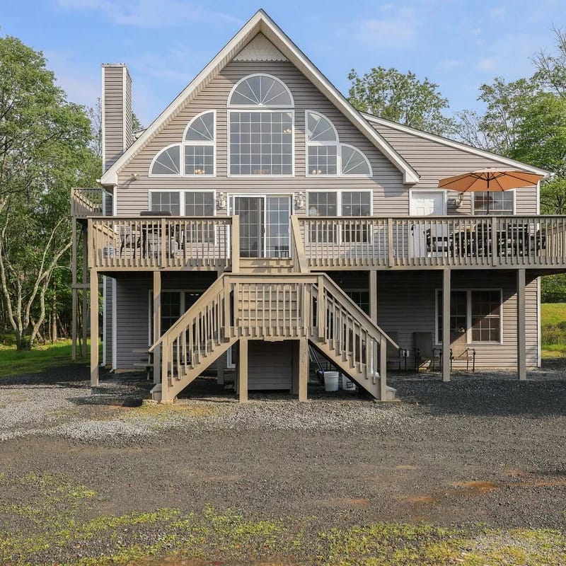 Ultimate Lakehouse, Walk To Beach, Pool, Sleeps 20